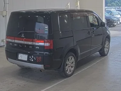 Mitsubishi DELICA D5