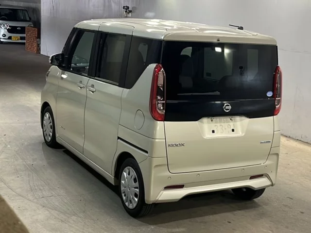 Nissan ROOX