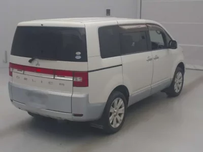 Mitsubishi DELICA D5