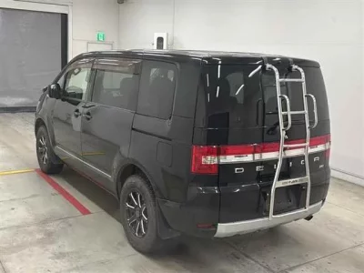 Mitsubishi DELICA D5