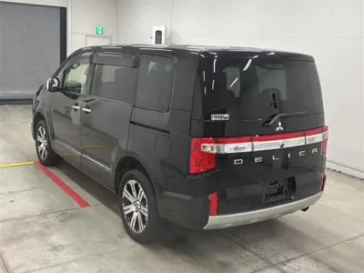 Mitsubishi DELICA D5