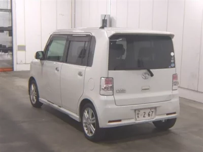 Toyota PIXIS SPACE