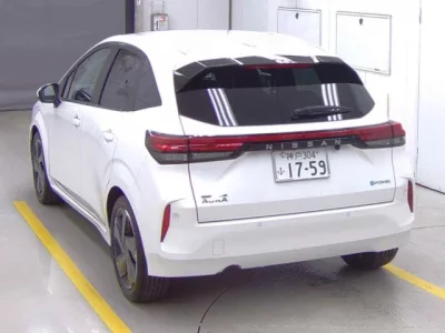 Nissan AURA