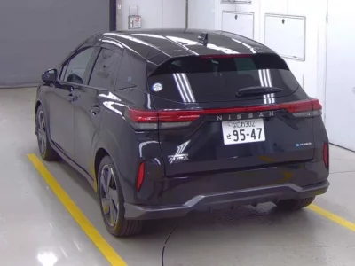 Nissan AURA