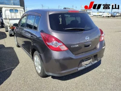 Nissan TIIDA