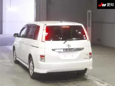 Toyota ISIS