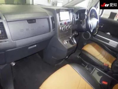Mitsubishi DELICA D5