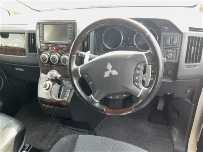 Mitsubishi DELICA D5