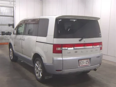 Mitsubishi DELICA D5