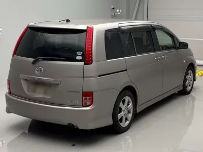 Toyota ISIS