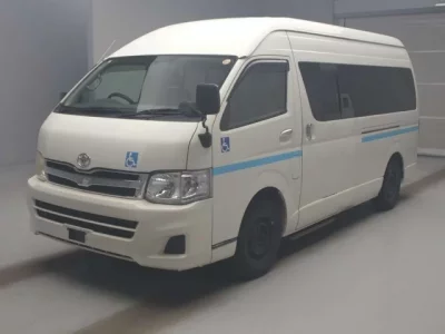 Toyota REGIUS ACE COMMUTER