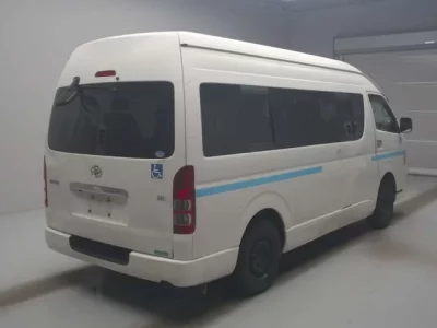 Toyota REGIUS ACE COMMUTER