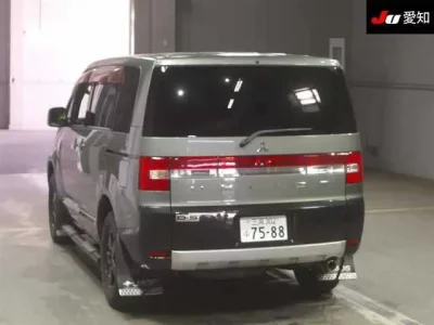 Mitsubishi DELICA D5