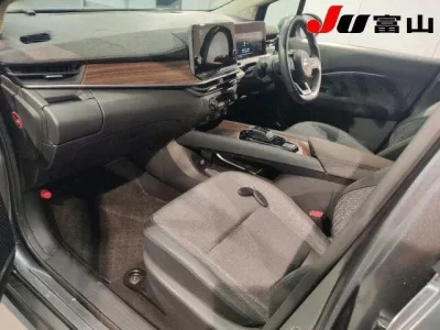 Nissan AURA