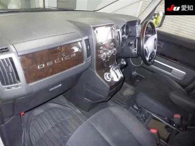 Mitsubishi DELICA D5