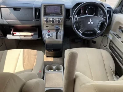 Mitsubishi DELICA D5