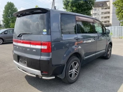 Mitsubishi DELICA D5
