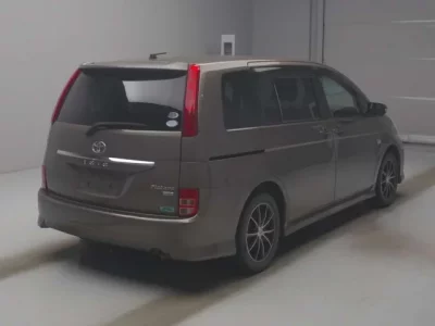 Toyota ISIS