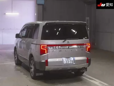 Mitsubishi DELICA D5