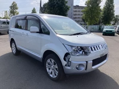 Mitsubishi DELICA D5