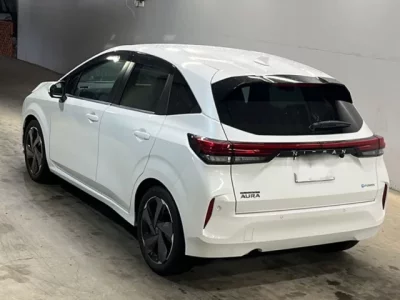 Nissan AURA