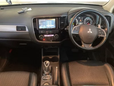 Mitsubishi OUTLANDER PHEV