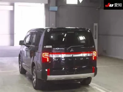 Mitsubishi DELICA D5