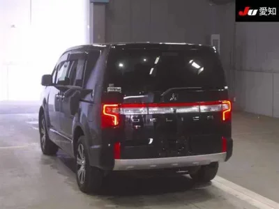 Mitsubishi DELICA D5