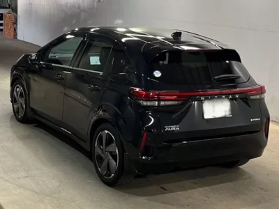 Nissan AURA