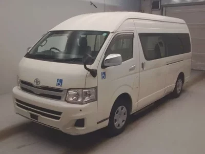 Toyota REGIUS ACE COMMUTER