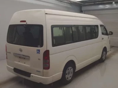 Toyota REGIUS ACE COMMUTER