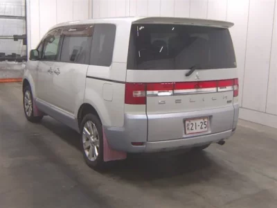 Mitsubishi DELICA D5