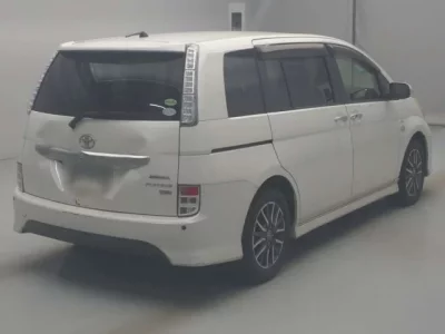 Toyota ISIS
