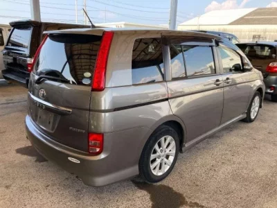 Toyota ISIS