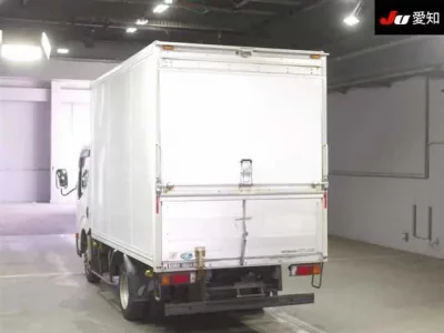 Nissan TRUCK