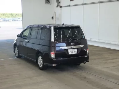 Toyota ISIS