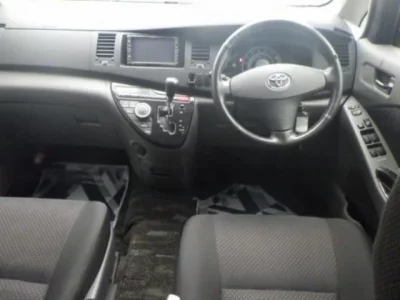 Toyota ISIS