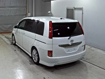 Toyota ISIS