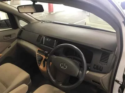 Toyota ISIS