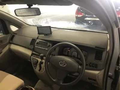 Toyota ISIS