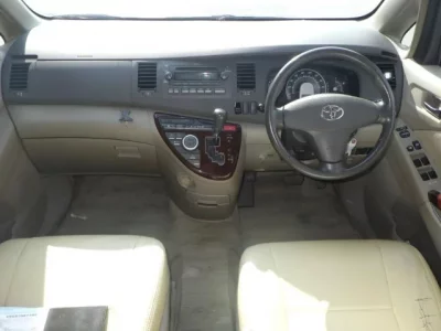 Toyota ISIS