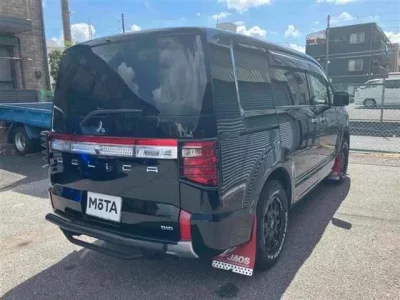 Mitsubishi DELICA D5