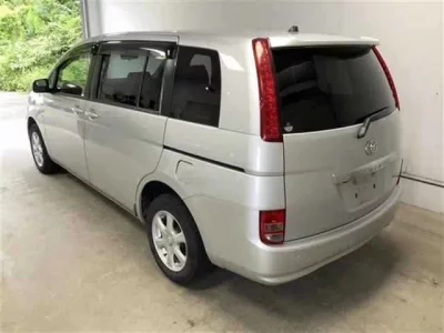 Toyota ISIS