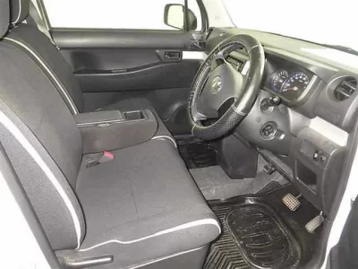 Toyota PIXIS SPACE