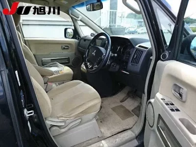 Mitsubishi DELICA D5