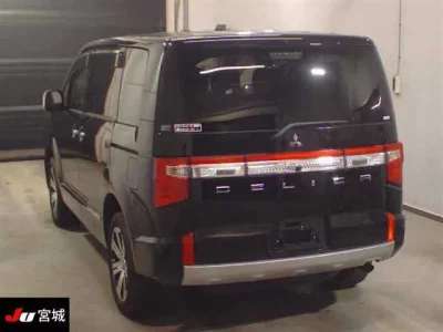Mitsubishi DELICA D5