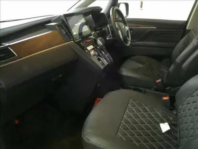 Mitsubishi DELICA D5