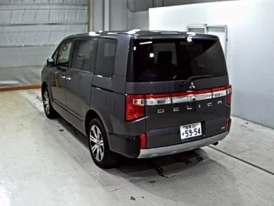 Mitsubishi DELICA D5