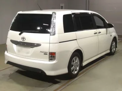Toyota ISIS