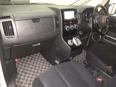 Mitsubishi DELICA D5